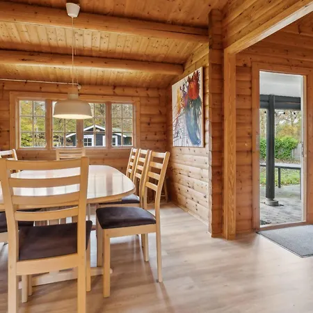 Ferienhaus Lovely Beachside Summer House