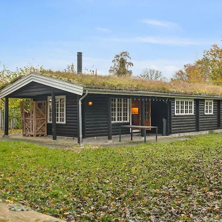 Lovely Beachside Summer House Ferienhaus